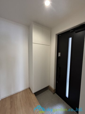 秦野市本町1期　新築戸建　全1棟1号棟の玄関