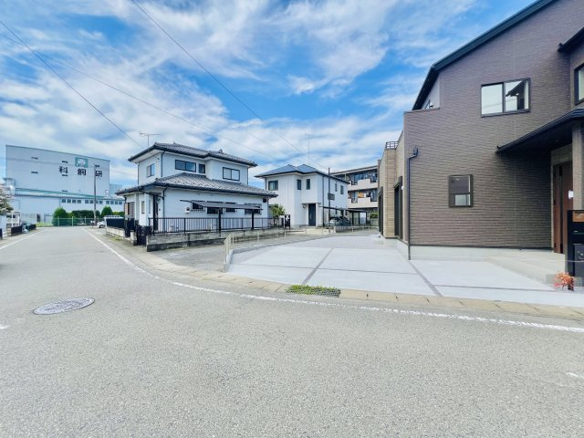 高崎市下中居町の前面道路含む現地写真|駐車スペース２台以上可◎