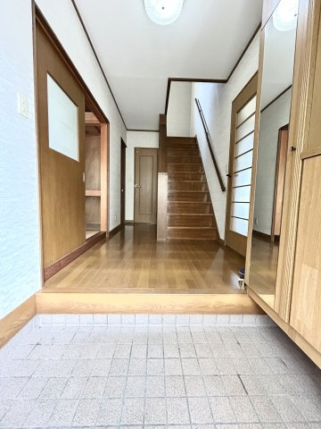 中古住宅　下真桑の玄関