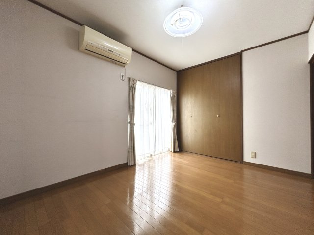 中古住宅　下真桑の洋室