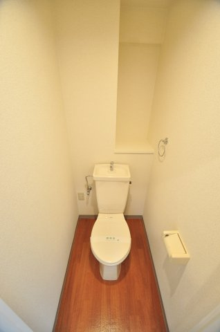 大阪市都島区都島中通３丁目の賃貸マンションのトイレ