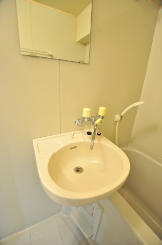 大阪市都島区都島中通３丁目の賃貸マンションの洗面所