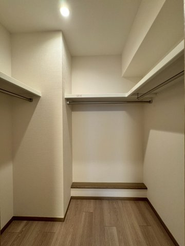 ロイヤルメドゥ香里園タワーの収納|広さのあるウォークインクローゼットで荷物の多い方でも安心です！