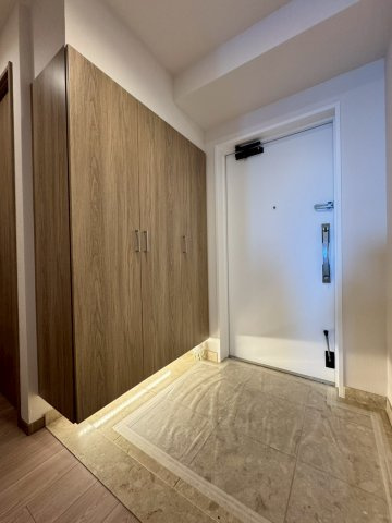 ロイヤルメドゥ香里園タワーの玄関|シューズボックス付きで玄関もすっきりです。