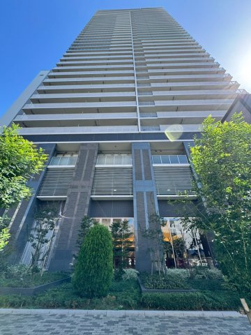 ロイヤルメドゥ香里園タワーの外観