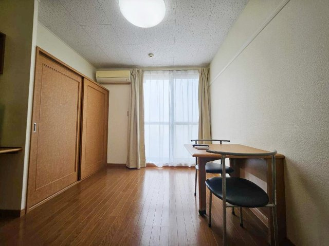 レオパレスプルメリアの居間・リビング