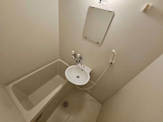 レオパレスプルメリアの浴室