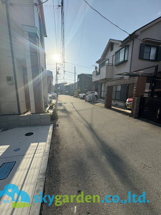 茅ヶ崎市東海岸北5期　新築戸建　全1棟1号棟の前面道路含む現地写真