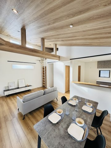 Chigasaki Family Base｜家族の“好き”がつまった家の居間・リビング