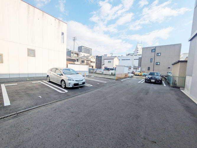 千種３丁目事務所の駐車場