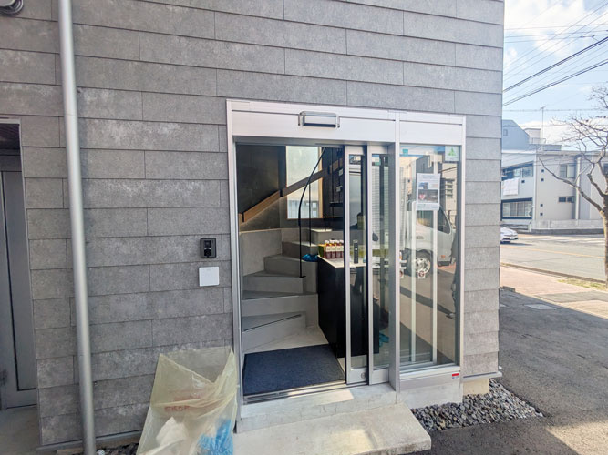 千種３丁目事務所のエントランス