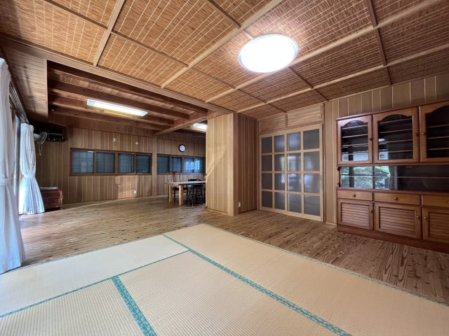 中古住宅　岩井1丁目の居間・リビング