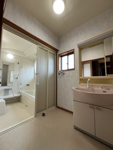 中古住宅　岩井1丁目の独立洗面台