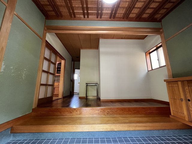 中古住宅　岩井1丁目の玄関