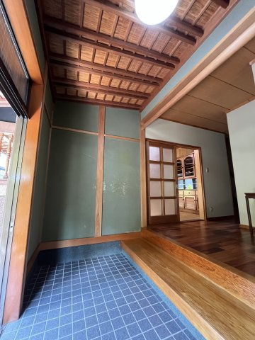 中古住宅　岩井1丁目の玄関