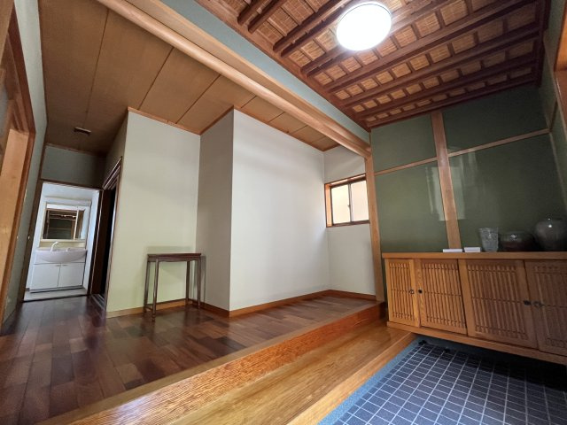 中古住宅　岩井1丁目の玄関