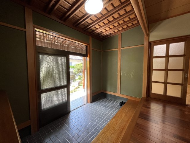 中古住宅　岩井1丁目の玄関