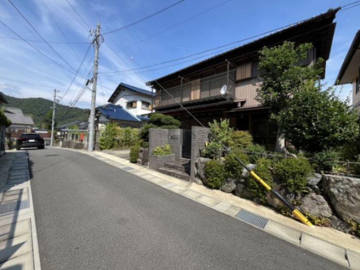 中古住宅　岩井1丁目の前面道路含む現地写真