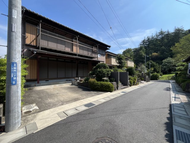中古住宅　岩井1丁目の前面道路含む現地写真