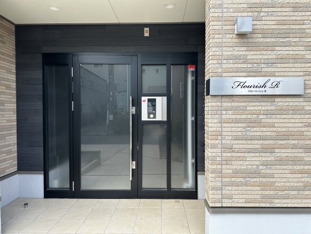 フローリッシュ　Ｒのエントランス