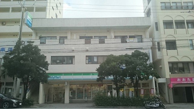 【周辺】 | エレガンテそべ | ファミリーマート那覇高校前店まで500m