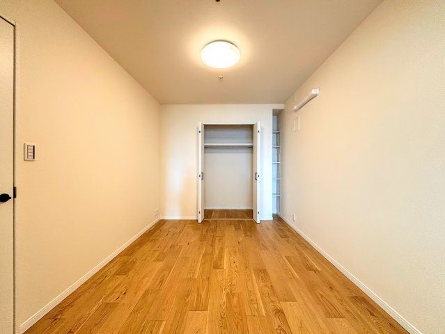 ニューシティ東戸塚タワーズシティ ル・パルクシエルの洋室|◆気持ちの良い風が室内へ入り込む居室。家具を配置しても広々ご利用いただけます！！
