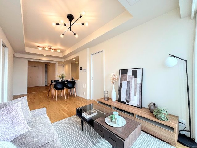 ニューシティ東戸塚タワーズシティ ル・パルクシエルの居間・リビング|◆リビングは一日中太陽の光が射し込みます。家族が集まる空間は、自然と笑顔が溢れます！
