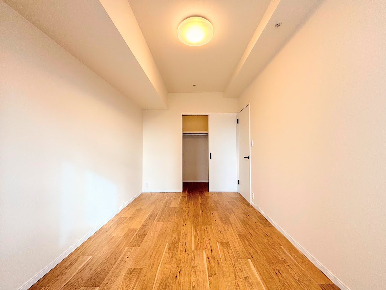 ニューシティ東戸塚タワーズシティ ル・パルクシエルの洋室|◆子どものスタディ空間として、あるいは書斎やホビールームとして生活スタイルに合わせて使えるプライベートルーム。居心地のいい落ち着いたインテリアが似合います。
