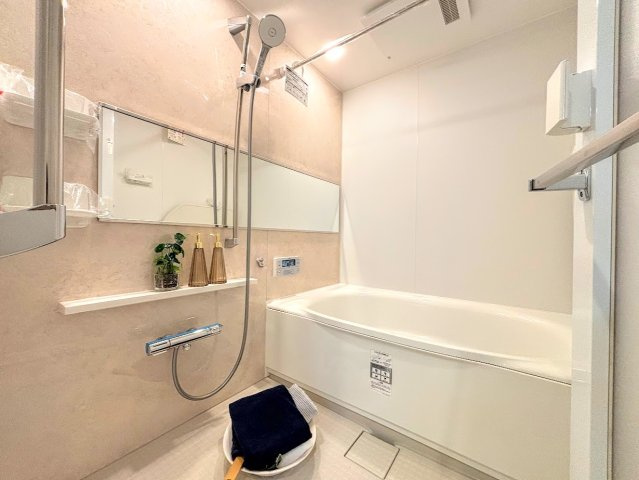 ニューシティ東戸塚タワーズシティ ル・パルクシエルの浴室|◆お子様と一緒にバスタイムを楽しめる広々空間。浴室乾燥機付で心地よいバスタイムを実現します。
