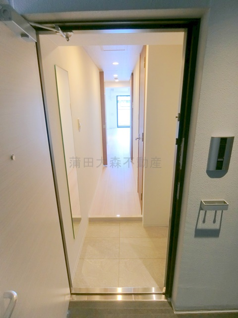 ZOOM下丸子の玄関|姿見鏡付きがうれしい玄関　