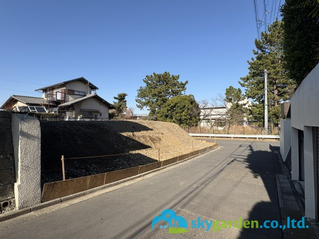 藤沢市片瀬山4丁目　土地の前面道路含む現地写真