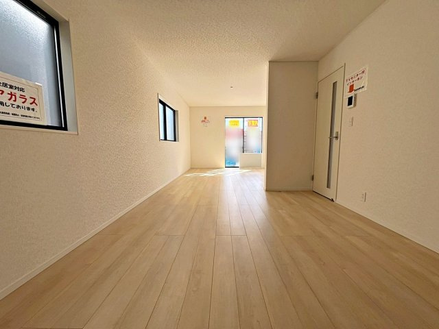 新築戸建・新築建売　南相馬市原町区橋本町第2　第二小・第一中の居間・リビング|20.1帖のLDKは開放感のある広々とした空間です！家具を設置してもゆとりがあります！