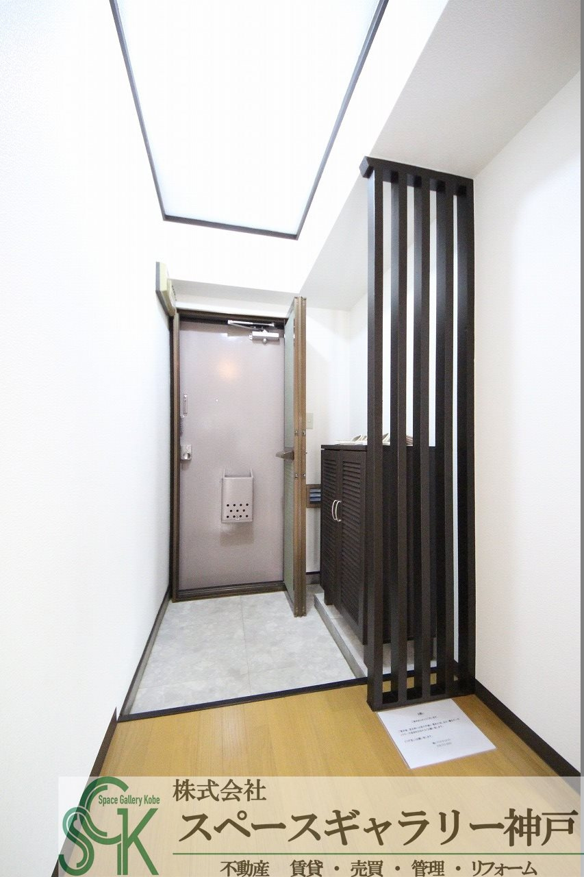 マンション朝霧3号棟の玄関