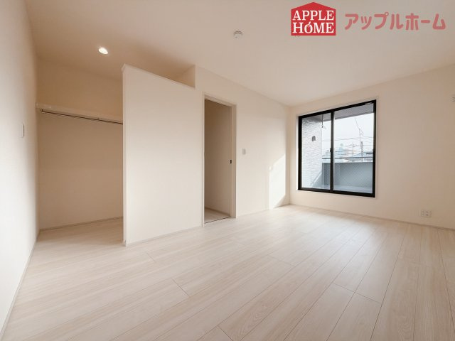 【新築戸建】深谷田所町第2 全2棟の洋室|２階居室は全室収納あり！たっぷりある収納活用でお部屋もキレイを保てます♪