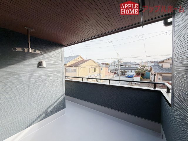 【新築戸建】深谷田所町第2 全2棟のバルコニー|インナーバルコニーで突然の雨でも安心♪直射日光を防げるので、紫外線を気にせず自然の光や風を感じながら日光浴もできちゃいます♪