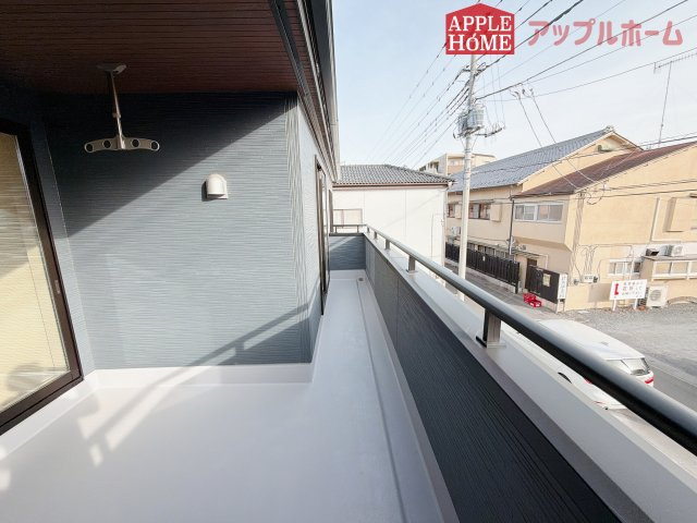 【新築戸建】深谷田所町第2 全2棟のバルコニー|インナーバルコニーで突然の雨でも安心♪直射日光を防げるので、紫外線を気にせず自然の光や風を感じながら日光浴もできちゃいます♪