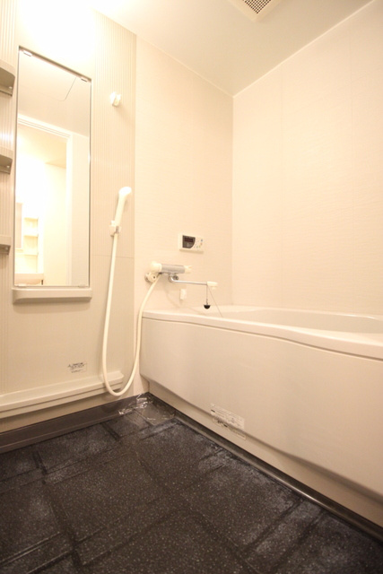 エスポワールⅠ番館の浴室|追い焚き機能付きのお風呂です♪