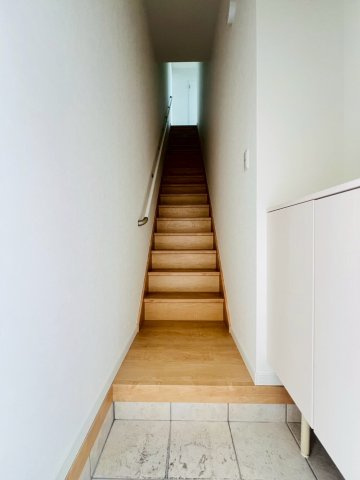 レグルス新明の玄関