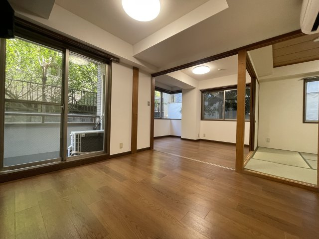 晴花マンションの居間・リビング