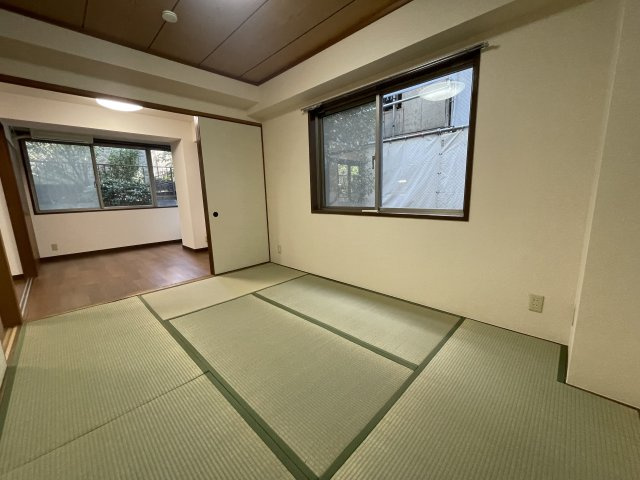 晴花マンションの和室