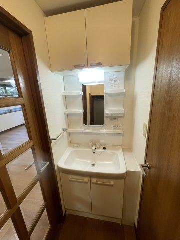 晴花マンションの洗面所