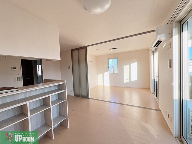 ロイヤルタウン Aの居間・リビング