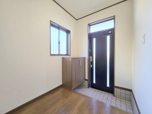 青梅市新町3丁目　中古戸建の玄関