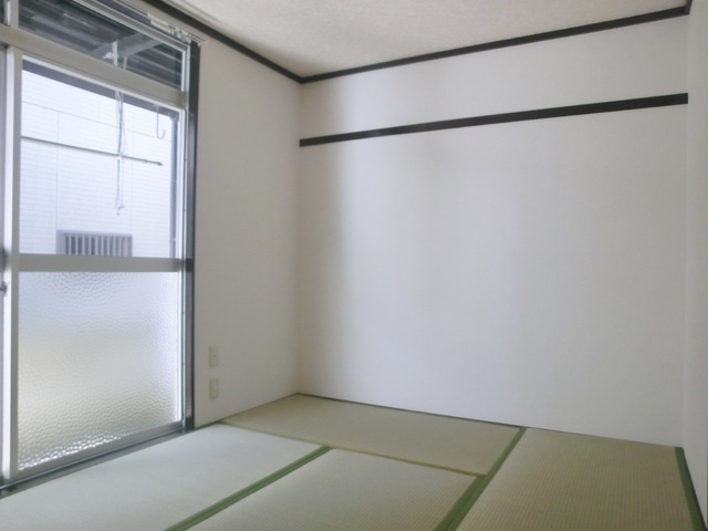 光ハイツの居間・リビング|落ち着いた和室です。