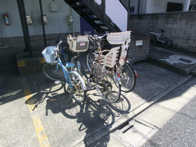 光ハイツのその他共用部分|自転車置き場。