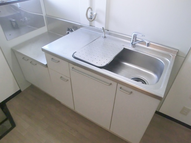 光ハイツのキッチン|２口コンロが置けるキッチンです。