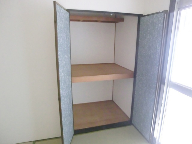 光ハイツの収納|収納は各居室に付いてます。