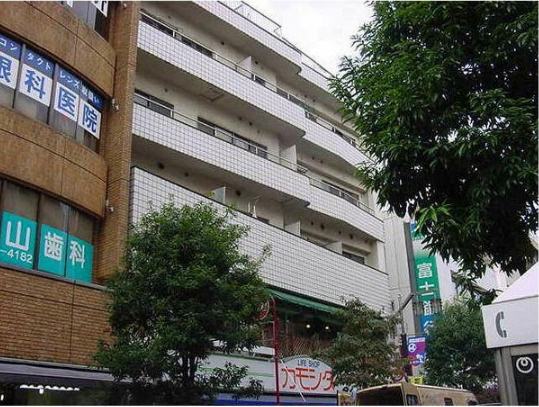 鴨志田ビルの外観