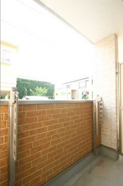 ファーストインプレス　ネット無料　駅近　オートロックのバルコニー