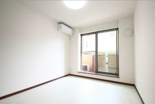 ファーストインプレス　ネット無料　駅近　オートロックの居間・リビング